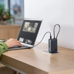 Fusion Built-in USB-C 3-in-1 Power Bank, 5000 mAh, Black (A1636H11)<Anker Hot