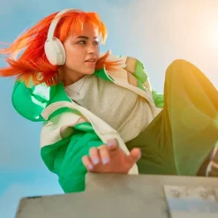 QuietComfort Wireless Active Noise Cancelling Over-the-Ear Headphones, White Smoke (884367-0200)<Bose