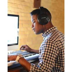 UR20 Collapsible Wired Ambient Sound Over-Ear Headphones (UR20)<Koss Online