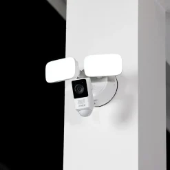 Lorex 2K 4.0-MP Wi-Fi Outdoor Floodlight Security Camera, White (W452ASD-E)