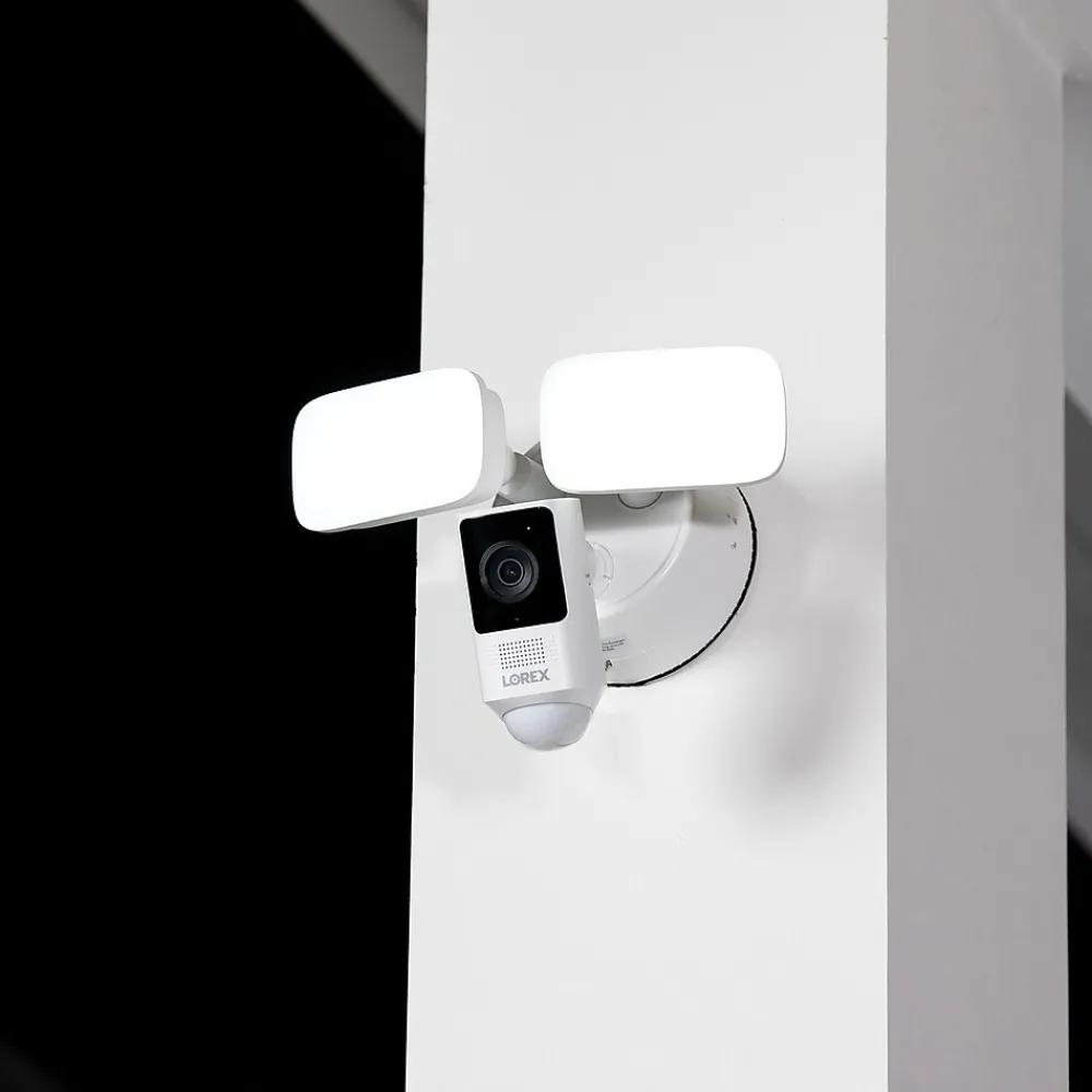 Lorex 2K 4.0-MP Wi-Fi Outdoor Floodlight Security Camera, White (W452ASD-E)