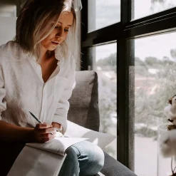 Pens|uni-ball 207 Retractable Gel Pens, Medium Point, 0.7mm, Black Ink, Dozen (33950)