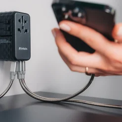 UTA-10 GaN III Universal Travel Adapter 140W – USB-C, USB-A<Verbatim Hot